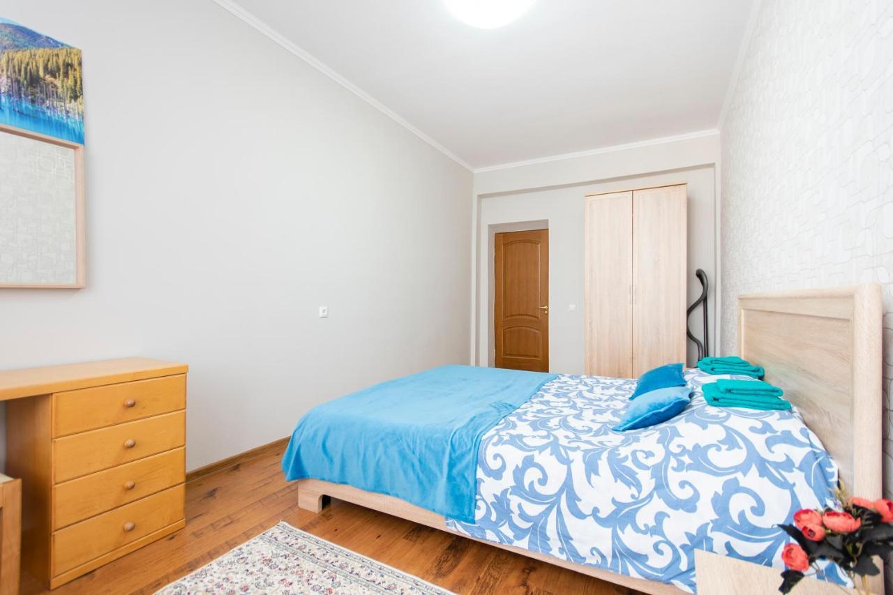 Comfortable Apartment In The Golden Square. Alma-Ata Exteriör bild